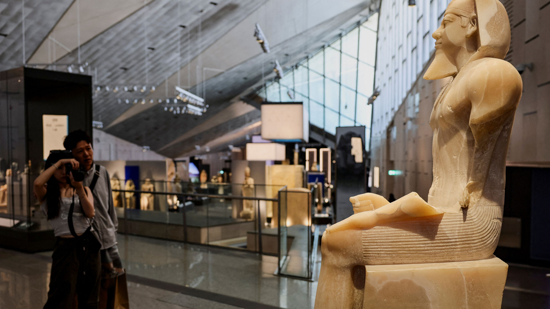 Η-Ολλανδία-επιστρέφει-κλεμμένο-γλυπτό-3.500-ετών-στην-Αίγυπτο