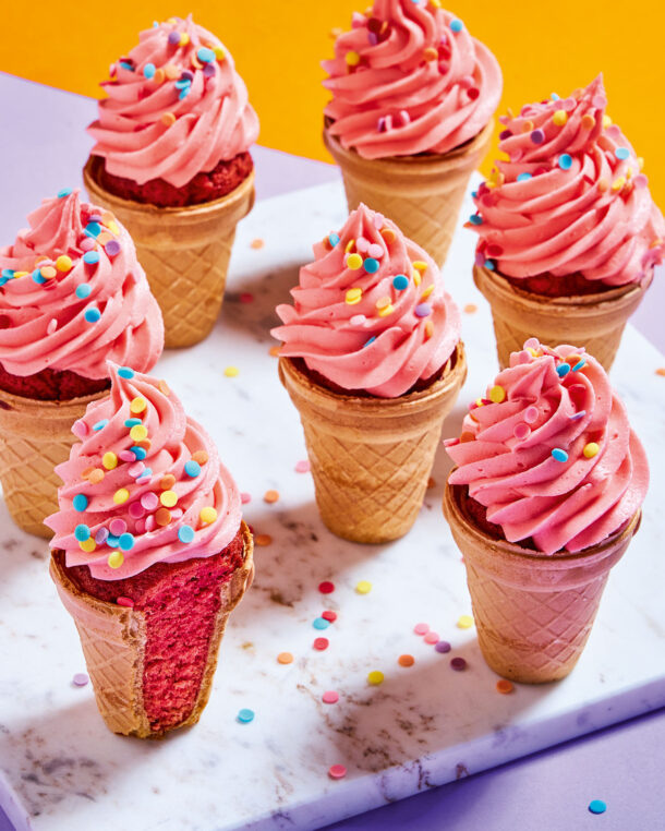 cupcakes-χωνάκια-με-γεύση-red-velvet
