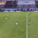 Κολομβία:-Ποδοσφαιριστές-ξάπλωσαν-στο-χορτάρι-απαιτώντας-καλύτερες-συνθήκες-εργασίας