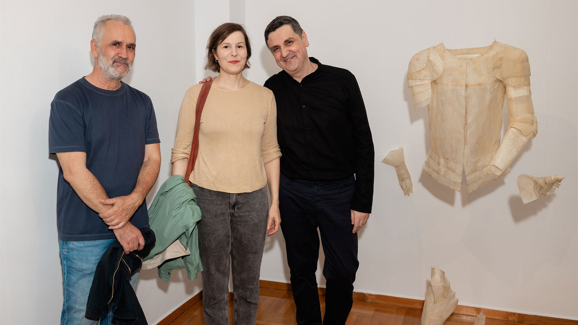 Νίκος-Ποδιάς.-Ο-καλλιτέχνης-που-γητεύει-το-χαρτί-στην-γκαλερί-citronne