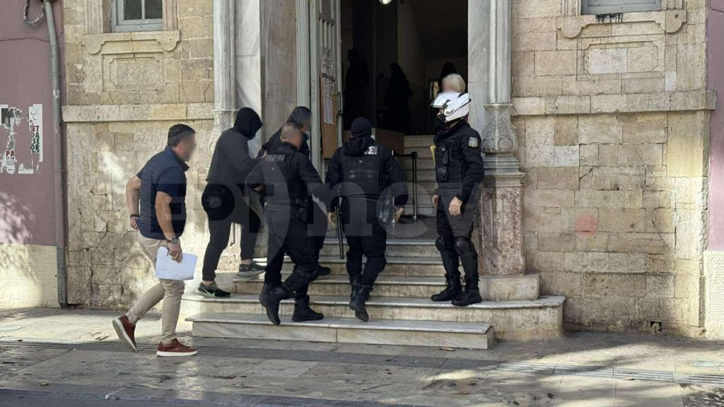 Προφυλακίστηκε-ο-αδελφός-της-56χρονης-που-σκοτώθηκε-στα-Βορίζια-–-Απολογείται-την-Παρασκευή
