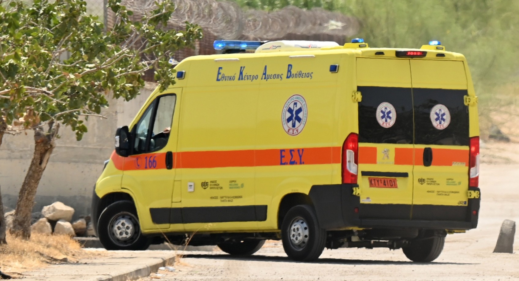 Χαλκίδα:-ΙΧ.-παρέσυρε-μητέρα-που-πήγαινε-το-παιδί-της-στο-σχολείο