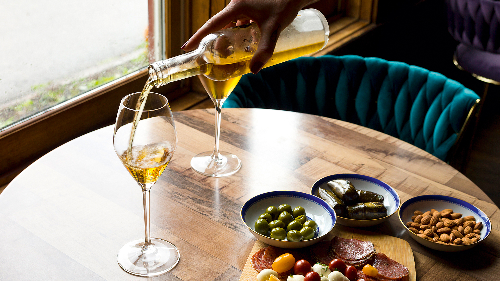 3-γλυκά-κρασιά-για-να-πιείτε-πριν-το-γεύμα