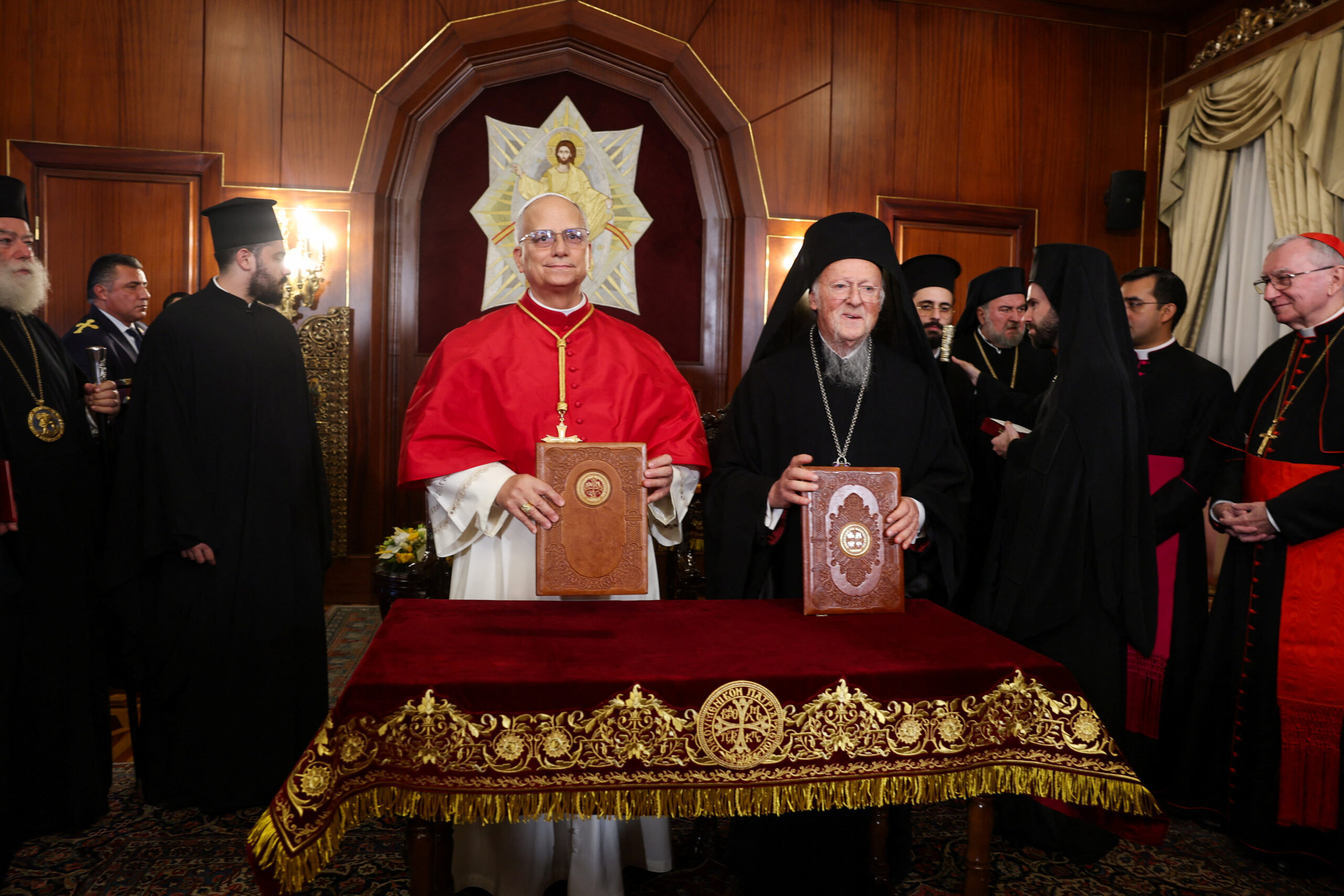 Φανάρι:-Μηνύματα-ενότητας-από-Πάπα-και-Οικουμενικό-Πατριάρχη