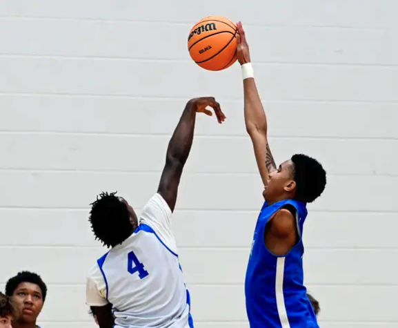 Ο-Τζέιντεν-Μπέιλι-παλεύει-τον-καρκίνο-με-το-ένα-χέρι