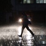 Σφοδρή-καταιγίδα-αυτήν-την-ώρα-στην-Αθήνα-–-Πώς-θα-εξελιχθεί-η-κακοκαιρία