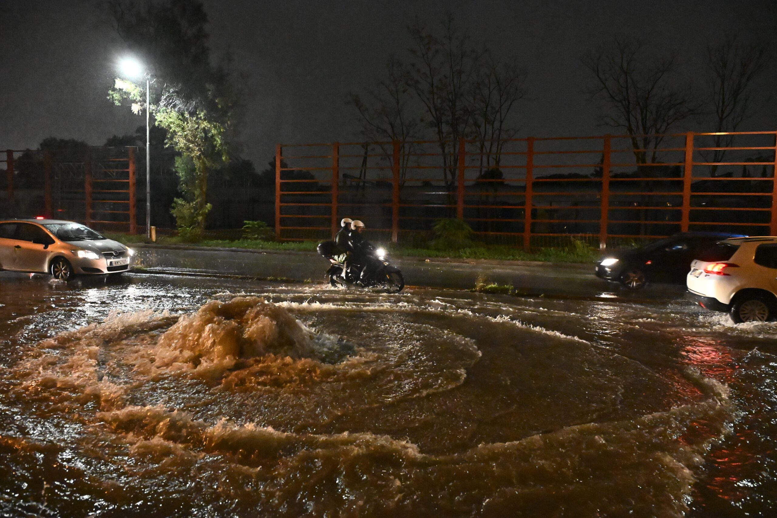 Αγωγός-ομβρίων-υδάτων-παραμένει-τυφλός-45-χρόνια