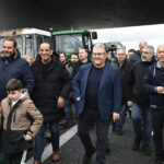 Κουτσούμπας-από-Τύρναβο:-«Είμαστε-με-τα-μπλόκα-της-αγροτιάς»